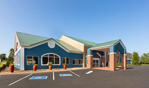 2210 West St S, Grinnell, IA 50112-8108