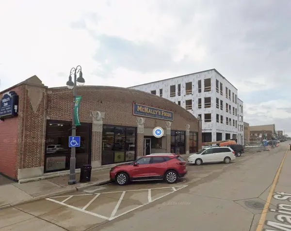 1026 Main St, Grinnell, IA 50112-1632