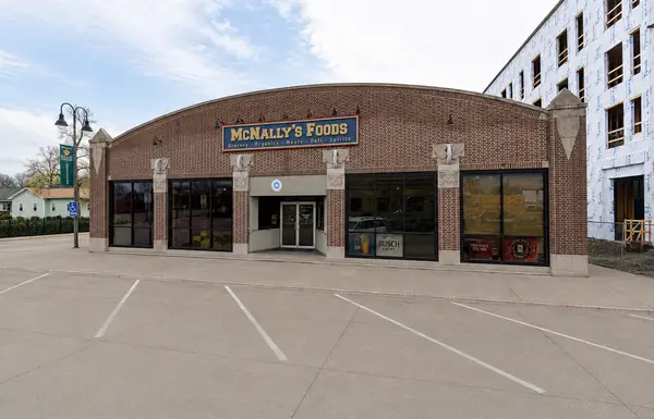 1026 Main St, Grinnell, IA 50112-1632