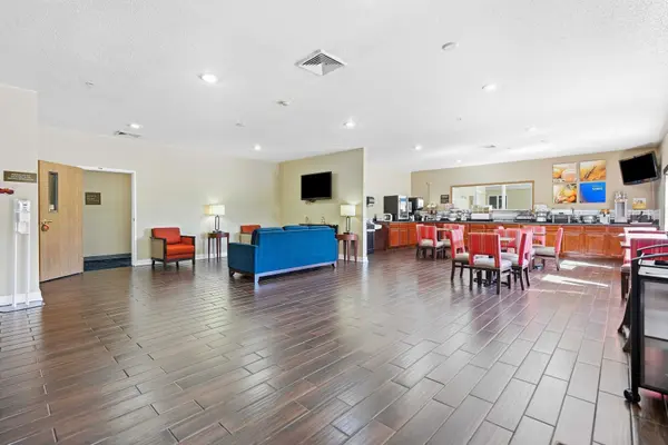 115 Cleveland St, Muscatine, IA 52761-5647
