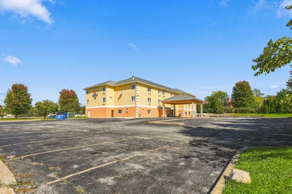 115 Cleveland St, Muscatine, IA 52761-5647