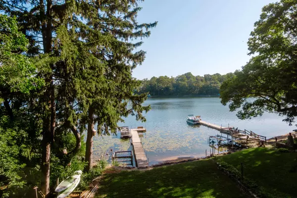 731 Amy Belle Lake, Richfield, WI 53033