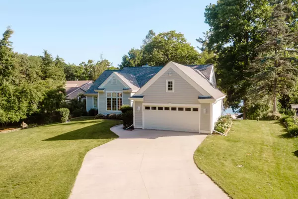 731 Amy Belle Lake, Richfield, WI 53033