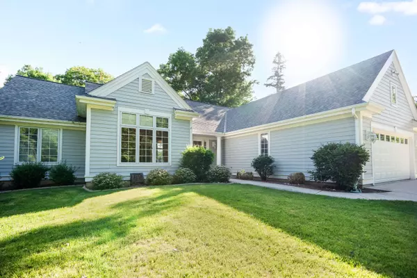 731 Amy Belle Lake, Richfield, WI 53033