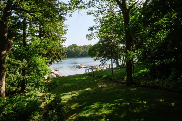 731 Amy Belle Lake, Richfield, WI 53033