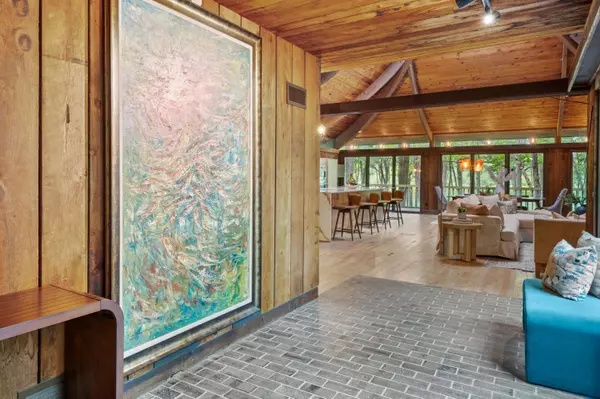 8500 N River, River Hills, WI 53217