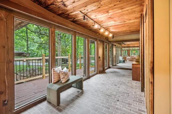 8500 N River, River Hills, WI 53217