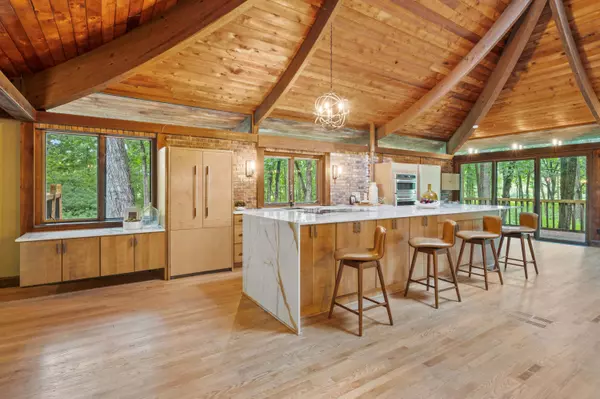 8500 N River, River Hills, WI 53217