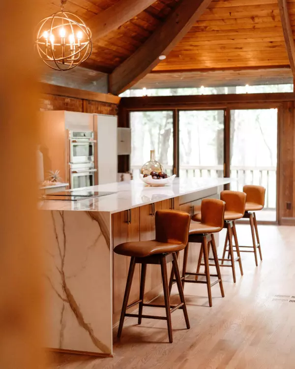 8500 N River, River Hills, WI 53217