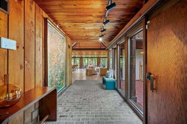 8500 N River, River Hills, WI 53217