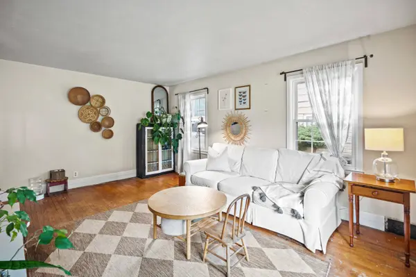 860 W La Salle, Glendale, WI 53209