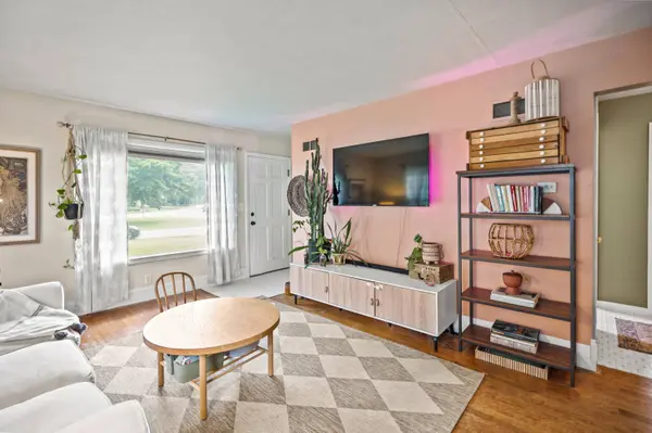 860 W La Salle, Glendale, WI 53209