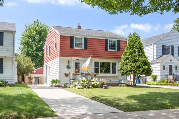 4781 N Diversey, Whitefish Bay, WI 53211