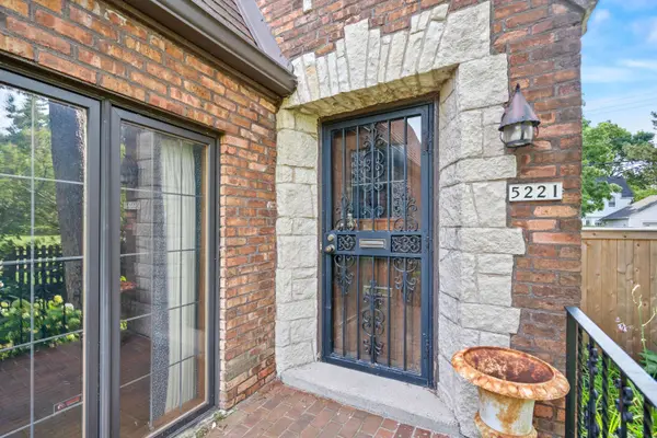 5221 N Santa Monica, Whitefish Bay, WI 53217