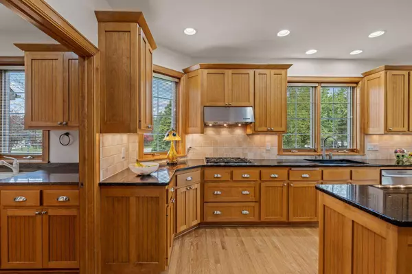 1998 W Hidden Reserve, Mequon, WI 53092