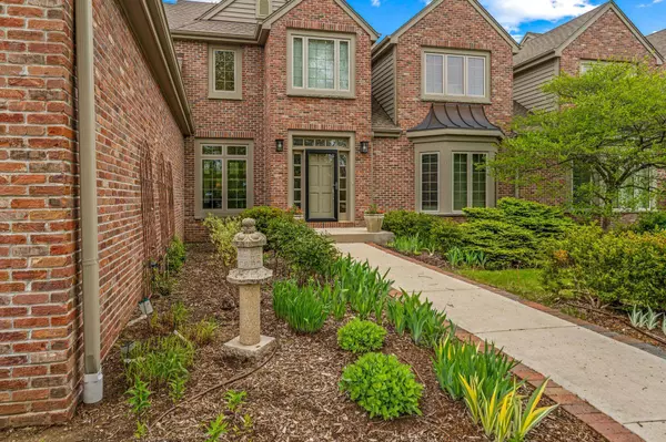 1998 W Hidden Reserve, Mequon, WI 53092