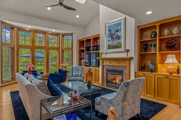 1998 W Hidden Reserve, Mequon, WI 53092