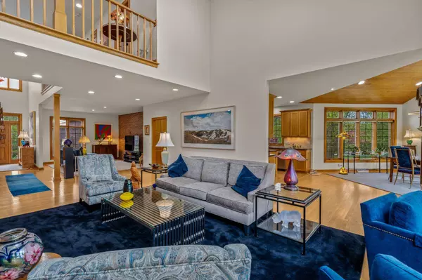 1998 W Hidden Reserve, Mequon, WI 53092