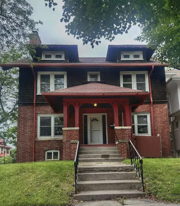 3003 N Farwell, Milwaukee, WI 53211