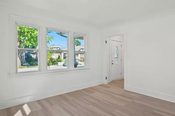 1009 West Lawn, Racine, WI 53405