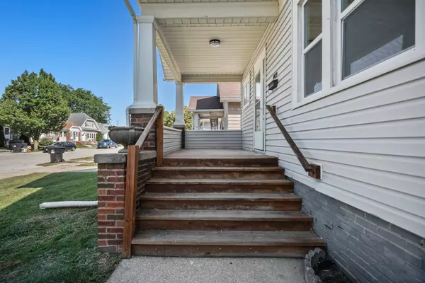 1009 West Lawn, Racine, WI 53405