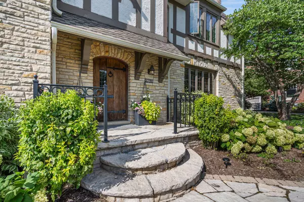 2730 E Menlo, Shorewood, WI 53211