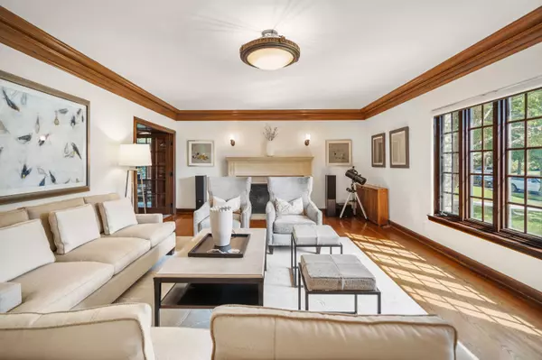 2730 E Menlo, Shorewood, WI 53211