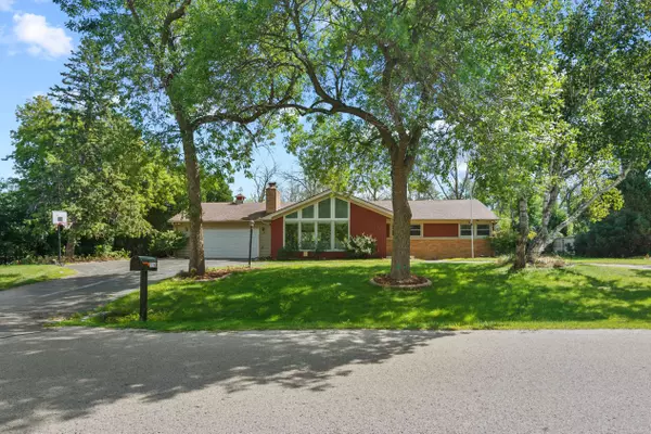 7740 N Santa Monica, Fox Point, WI 53217