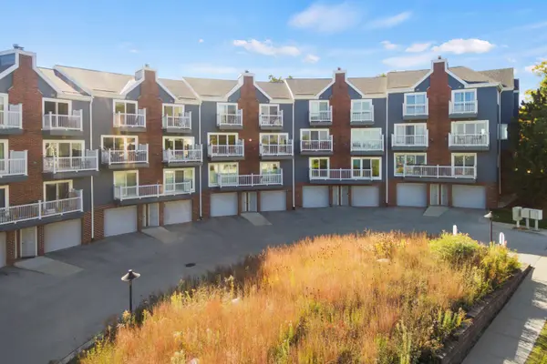2702 S Shore Unit B, Milwaukee, WI 53207