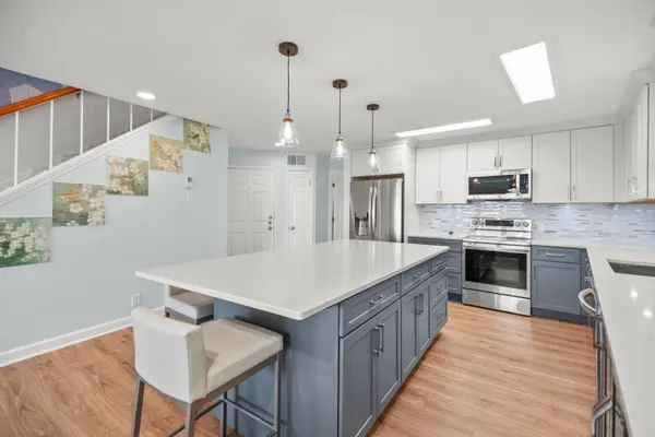 2702 S Shore Unit B, Milwaukee, WI 53207