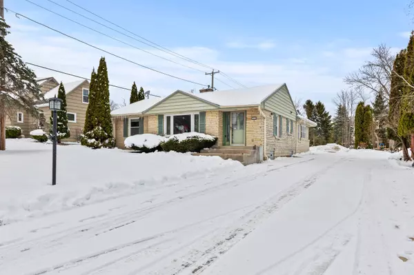 412 E Spooner, Fox Point, WI 53217