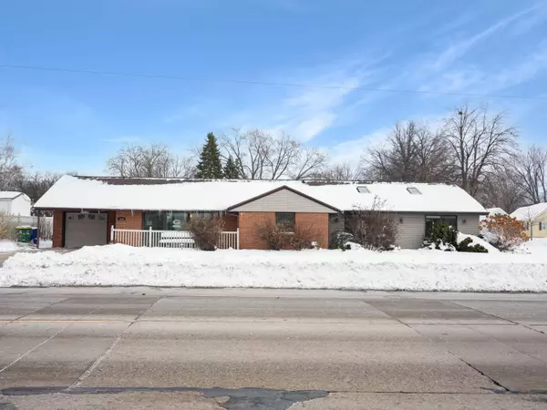 1735 S Oneida, Green Bay, WI 54304