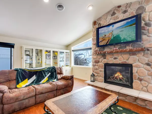 1735 S Oneida, Green Bay, WI 54304