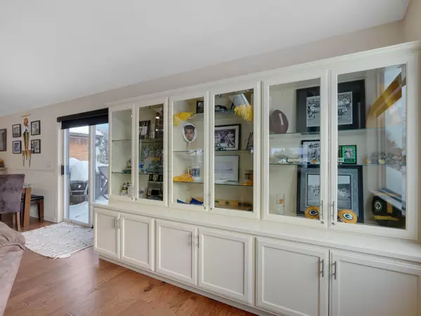 1735 S Oneida, Green Bay, WI 54304