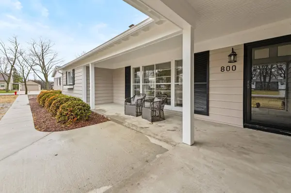 800 E Hermitage, Bayside, WI 53217