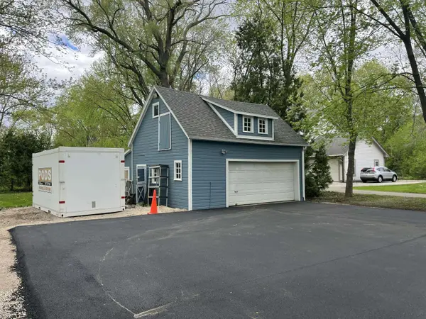 5605 W Pine, Mequon, WI 53092