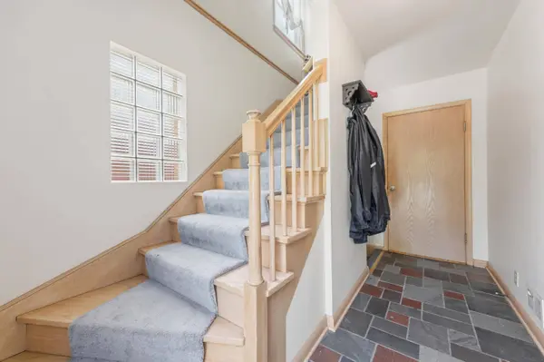 8831 W Hawthorne Unit 8833, Wauwatosa, WI 53226
