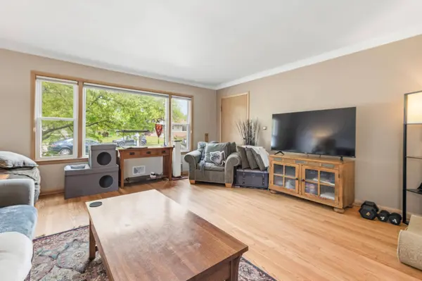 8831 W Hawthorne Unit 8833, Wauwatosa, WI 53226