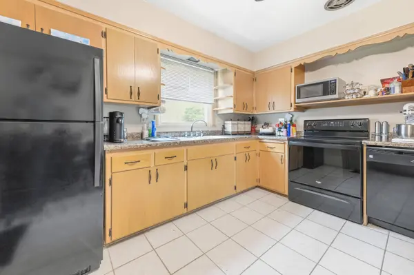 8831 W Hawthorne Unit 8833, Wauwatosa, WI 53226