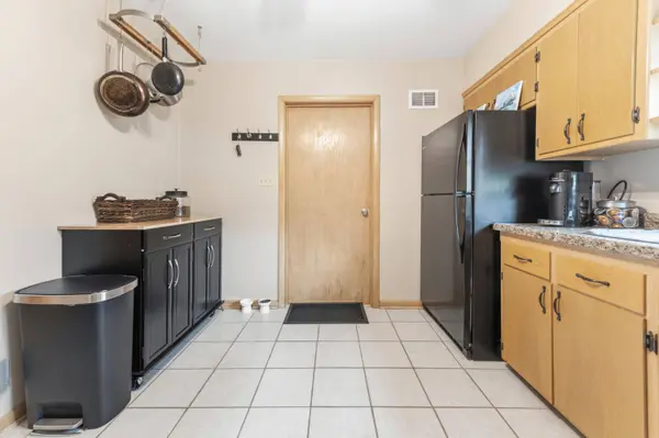 8831 W Hawthorne Unit 8833, Wauwatosa, WI 53226