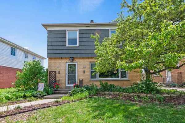 8831 W Hawthorne Unit 8833, Wauwatosa, WI 53226