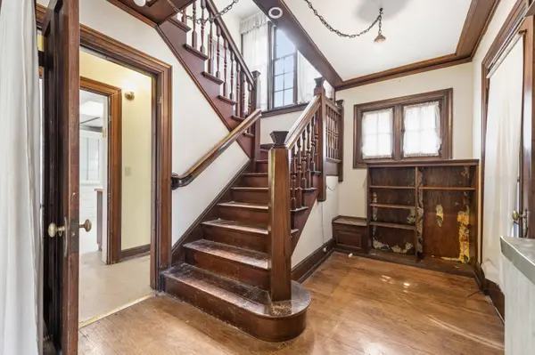 2219 E Belleview, Milwaukee, WI 53211