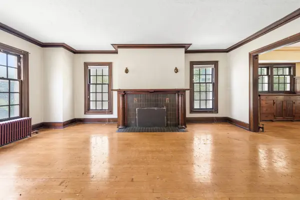 2219 E Belleview, Milwaukee, WI 53211
