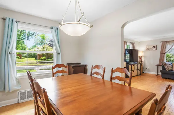 2905 S 95th, West Allis, WI 53227