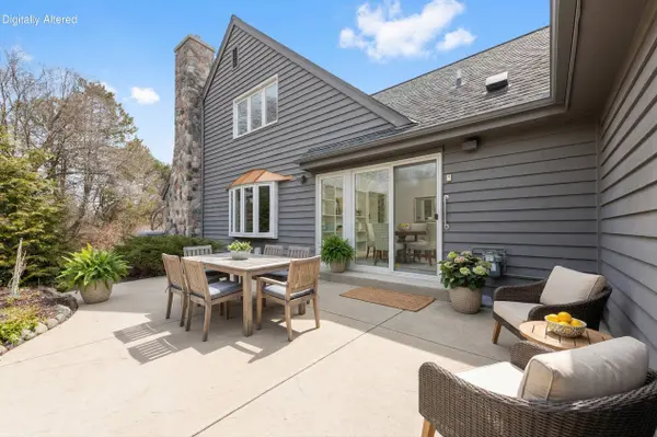 2618 W Lake Park, Mequon, WI 53092