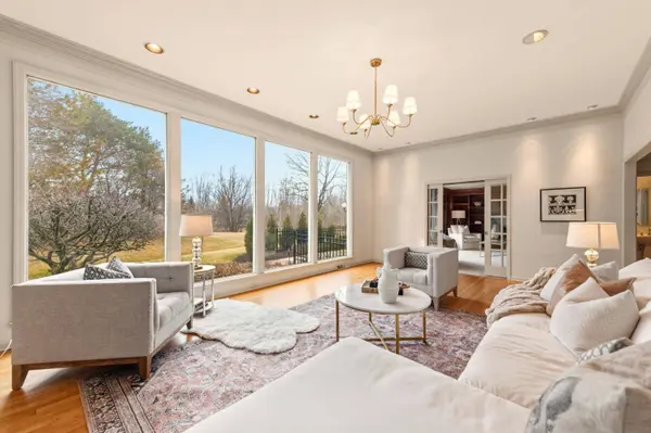 2618 W Lake Park, Mequon, WI 53092