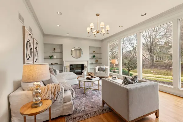 2618 W Lake Park, Mequon, WI 53092