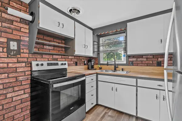 959 Laduron, Mishicot, WI 54228