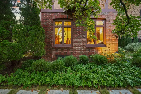 2726 E Shorewood, Shorewood, WI 53211