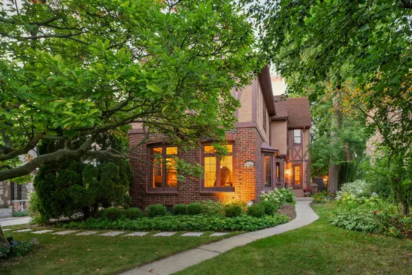 2726 E Shorewood, Shorewood, WI 53211